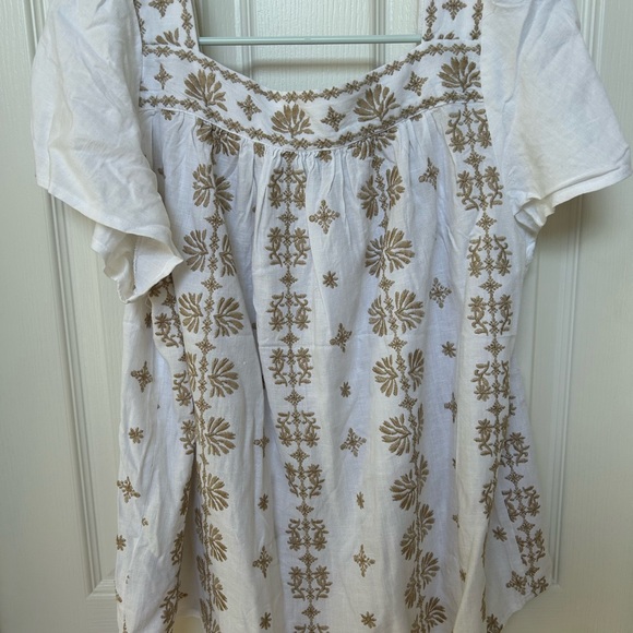 Torrid White & Gold Buttoned Bib Collar Blouse 🤩 - Picture 5 of 8